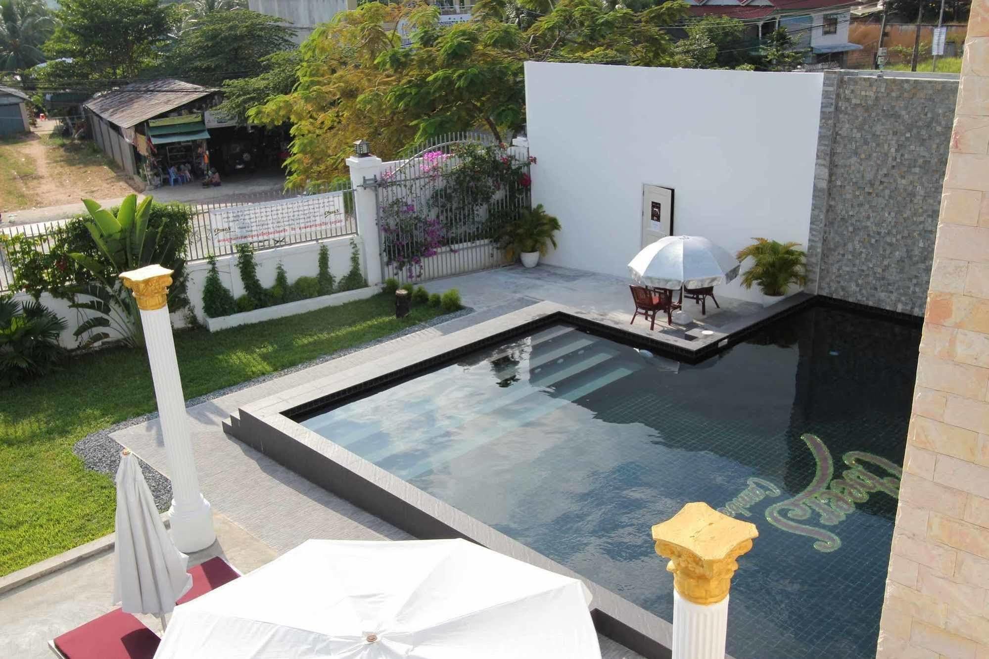 Bennys Boutique Hotel Sihanoukville Esterno foto