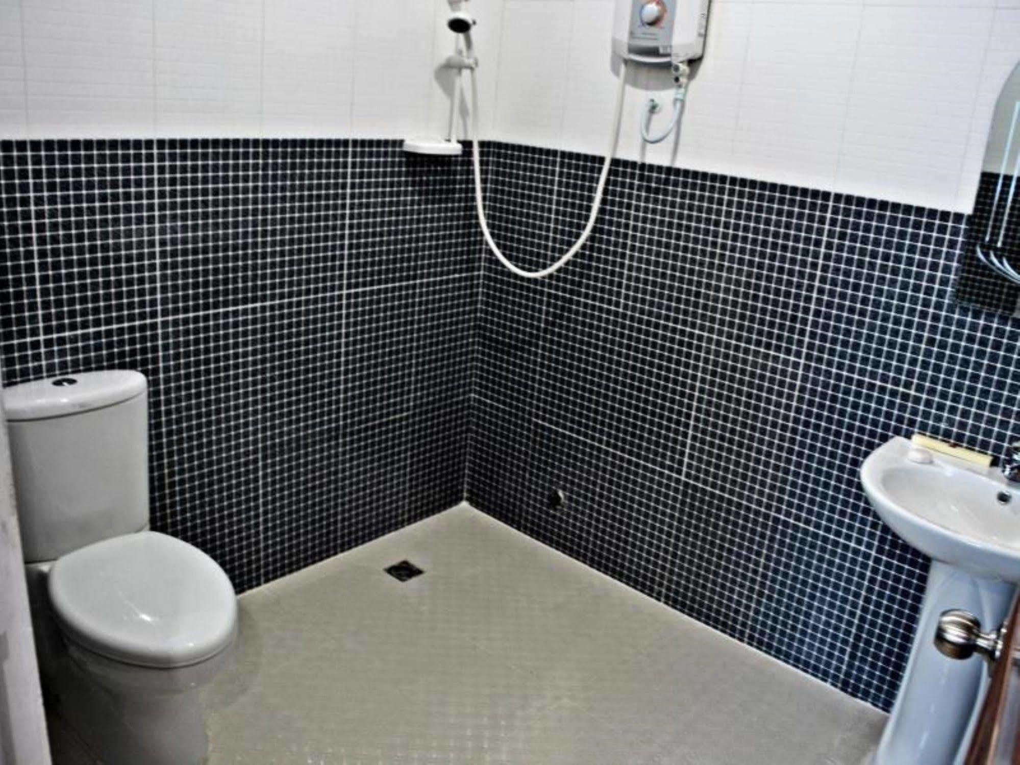 Bennys Boutique Hotel Sihanoukville Esterno foto