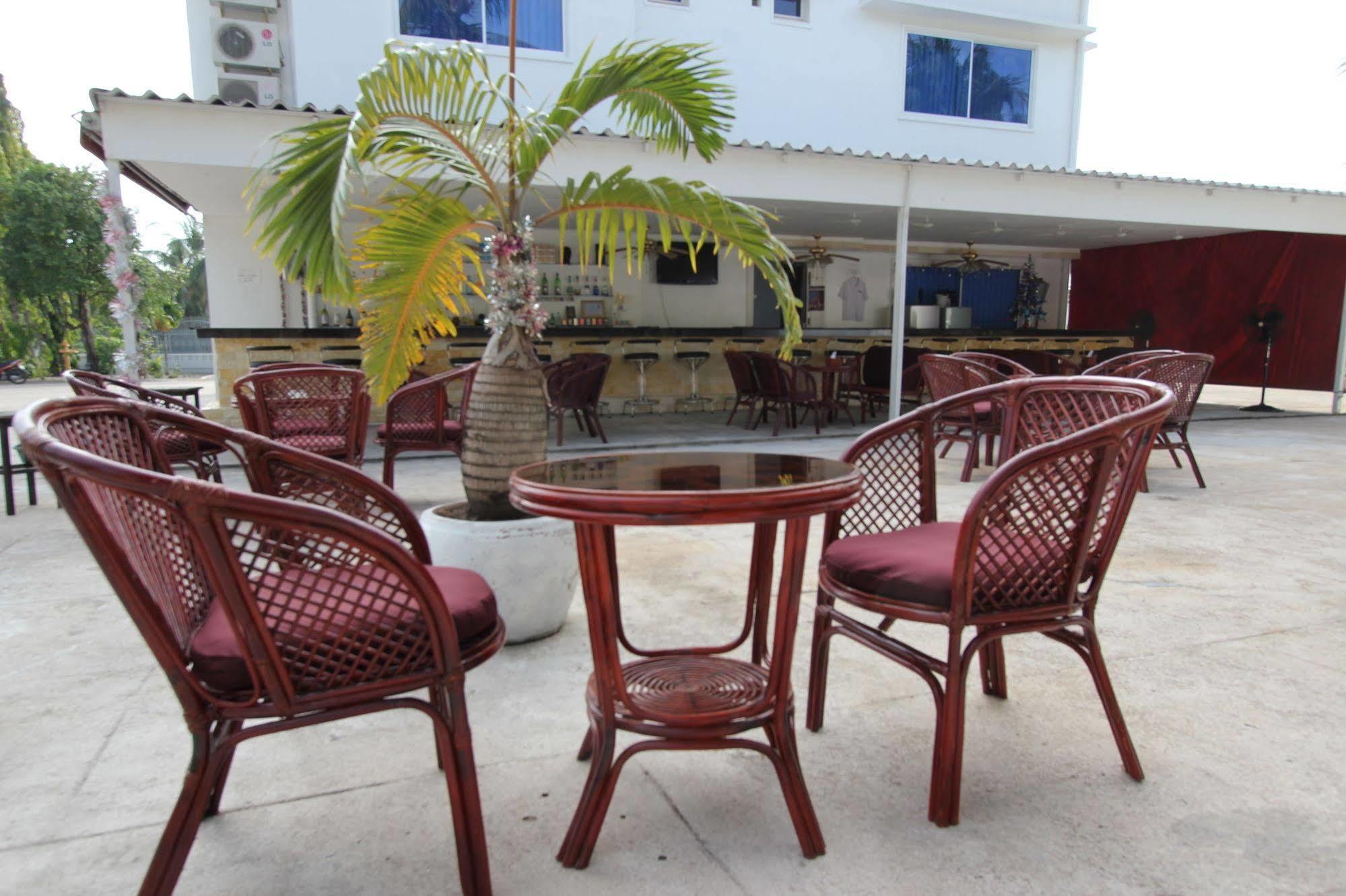 Bennys Boutique Hotel Sihanoukville Esterno foto